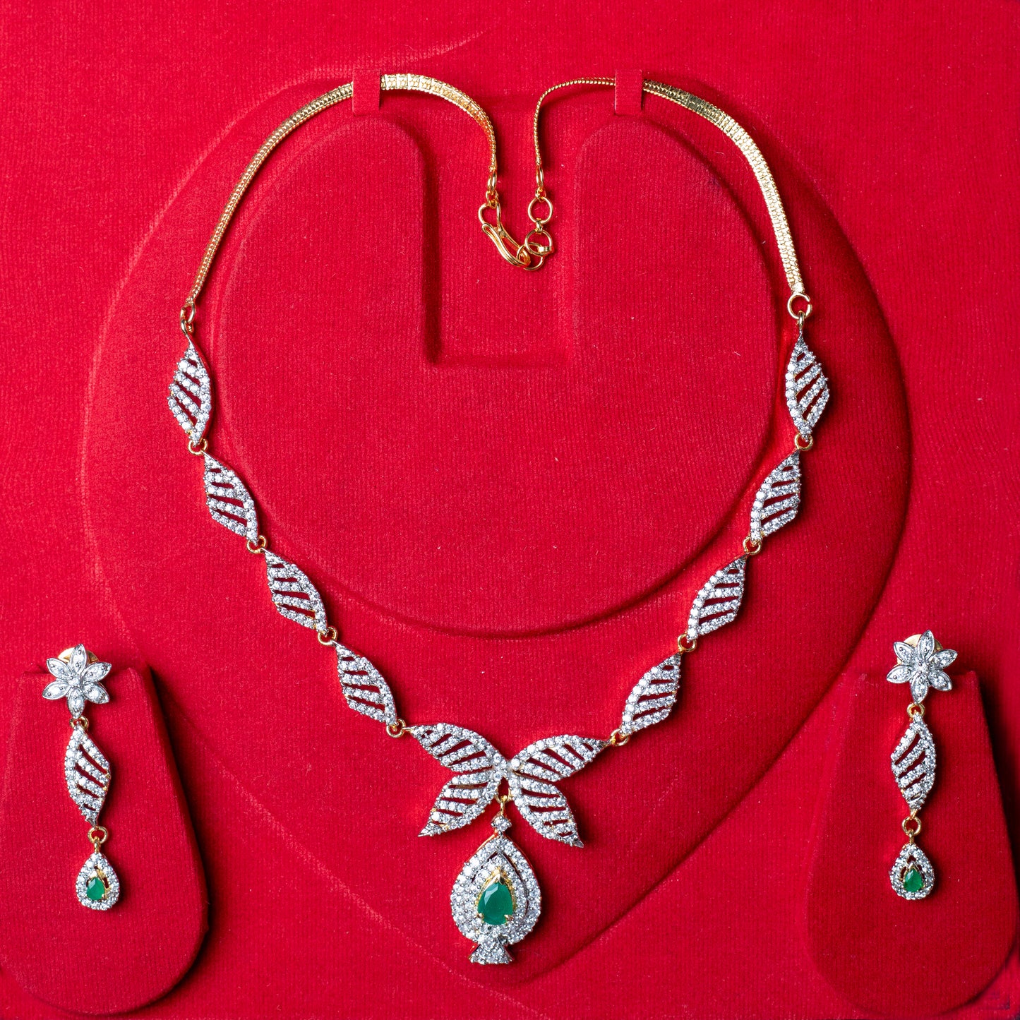 Emrald Necklace Set